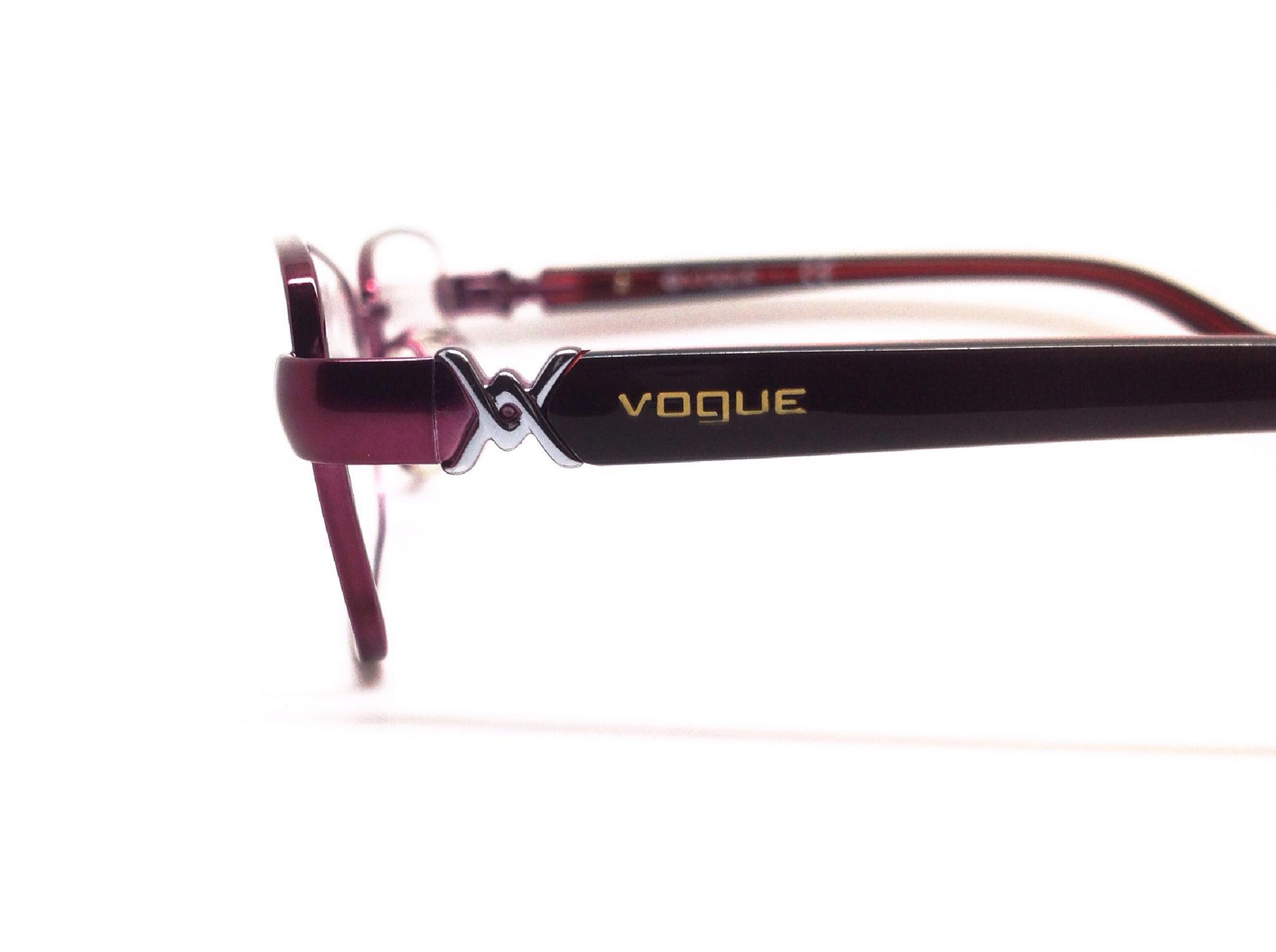 ด่วนลดกระหน่ำกรอบแว่นสายตาแท้ Vogue / made in Italy / ราคา 2590 