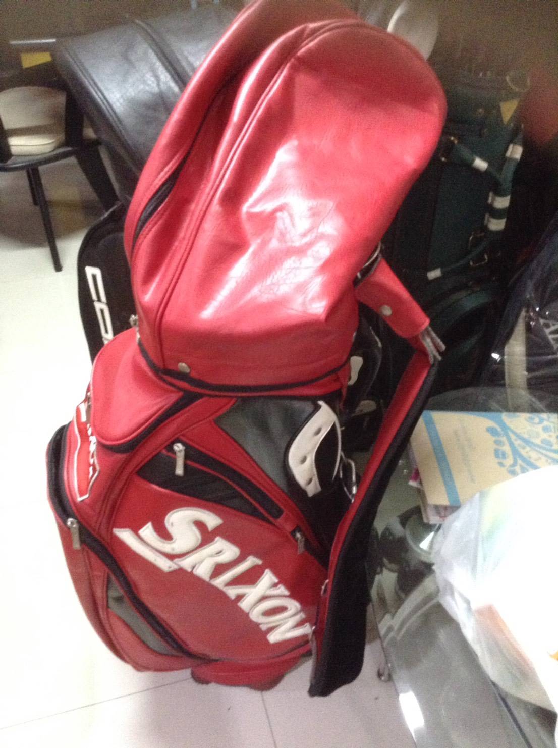 ถุงหนังsrixon แดง กับ crobra หนังดำ ราคาใบละ1250บาท รับเอง ส่ง ต