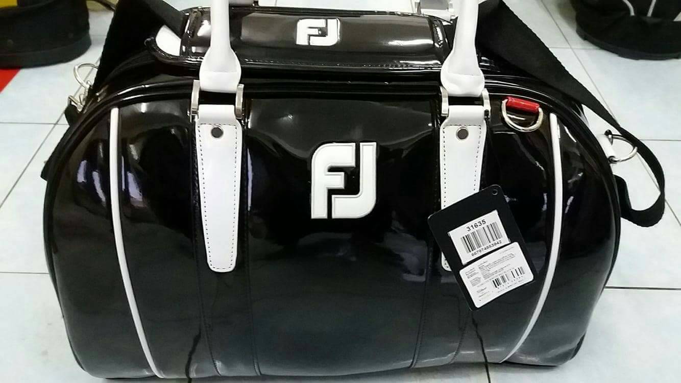 กระเป๋าใส่เสื้อผ้า footjoy ของใหม่ จาก 4,800 ขายเพียง 2,990