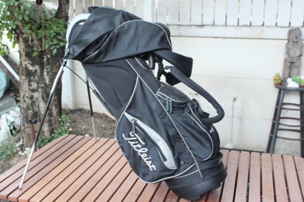 ต้องการขายถุงกอล์ฟ Titleist (Used)