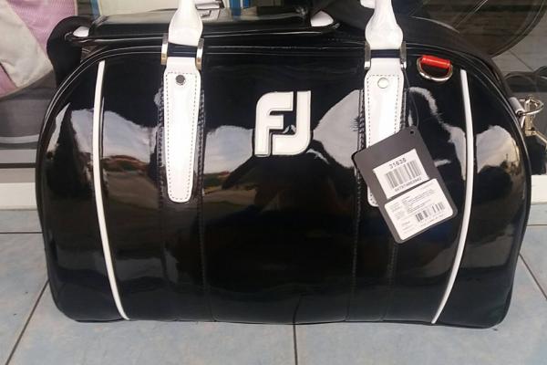 กระเป๋าใส่เสื้อผ้า รองเท้า Footjoy ของใหม่ ป้าย 4,800 บาท ขาย 2,